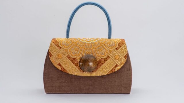 Handmade bag with Shokueka pattern in brown
