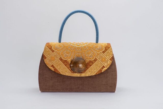 Handmade bag with Shokueka pattern in brown